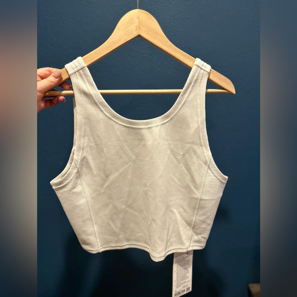 SOLD Women’s Lulu tank Size 14